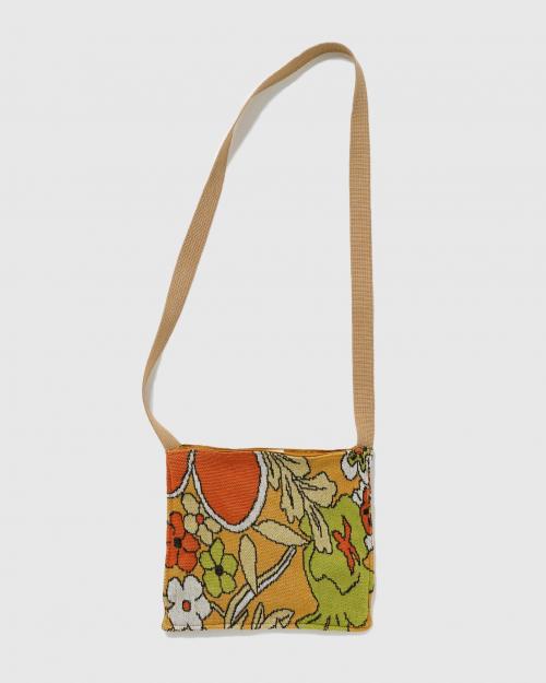 JACQUARD POUCH -ON THE BEACH